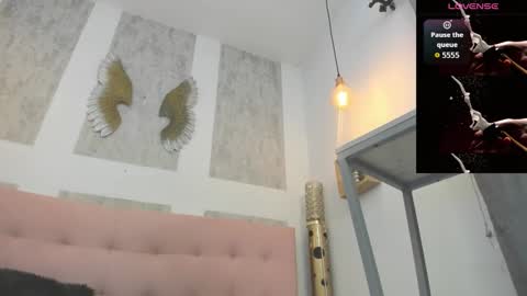 ZHAMIRA  ANDRES online show from February 19, 2026, 8:27 pm