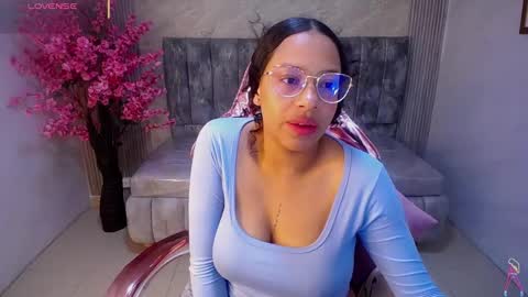 Snapshot of zhara_rose_sub chatting on September 19, 2025, 4:14 am Zhara online show from September 19, 2025, 4:14 am
