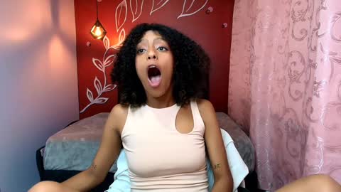 Zia Green online show from December 8, 2024, 6:06 pm