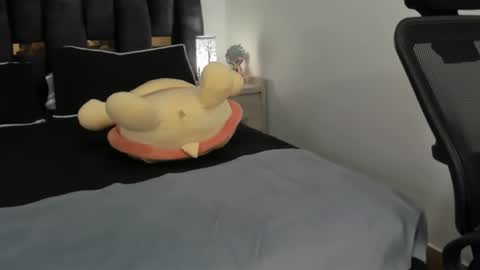 Snapshot of ziataylor chatting on February 12, 2025, 12:16 am ziataylor online show from February 12, 2025, 12:16 am