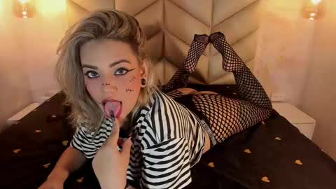 zihaadams_ online show from March 19, 2026, 8:46 pm