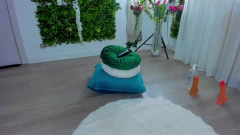 Snapshot of zinasquirts chatting on February 3, 2026, 6:22 am Galli online show from February 3, 2026, 6:22 am