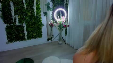 Snapshot of zinasquirts chatting on February 13, 2026, 3:02 am Galli online show from February 13, 2026, 3:02 am