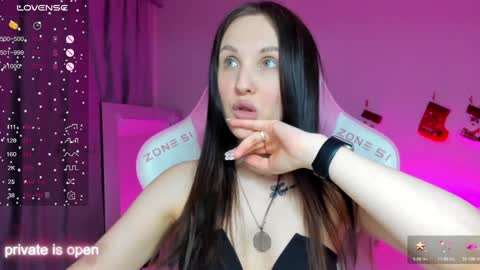 Snapshot of zlata__fox chatting on December 22, 2024, 3:00 pm Zlata Mon Tue Thu Fri Sun Sa GMT 3 0000pm - 0600pm online show from December 22, 2024, 3:00 pm