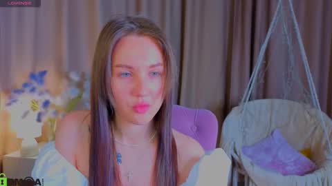 Snapshot of zlata__fox chatting on October 3, 2025, 4:37 pm Zlata Mon Tue Thu Fri Sun Sa GMT 3 0000pm - 0600pm online show from October 3, 2025, 4:37 pm