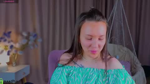 Snapshot of zlata__fox chatting on October 4, 2025, 5:00 pm Zlata Mon Tue Thu Fri Sun Sa GMT 3 0000pm - 0600pm online show from October 4, 2025, 5:00 pm