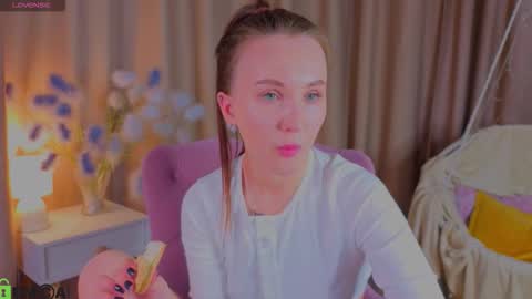 Snapshot of zlata__fox chatting on October 25, 2025, 4:57 pm Zlata Mon Tue Thu Fri Sun Sa GMT 3 0000pm - 0600pm online show from October 25, 2025, 4:57 pm