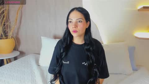 zoe20__ online show from November 12, 2025, 8:52 pm