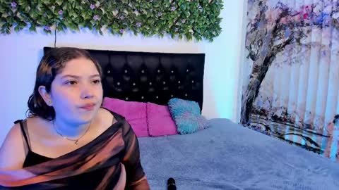Zoe And Valeria online show from May 8, 2026, 2:22 pm