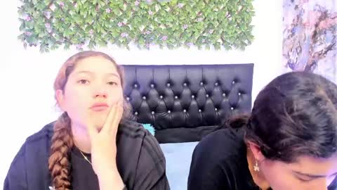 Zoe And Valeria online show from May 26, 2026, 2:24 pm