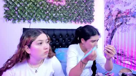 Zoe And Valeria online show from May 29, 2026, 2:48 pm