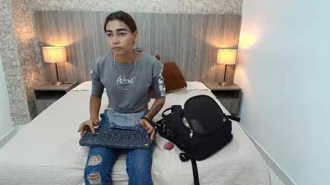 Snapshot of zoe_bermudez chatting on December 14, 2025, 11:37 am Zoe online show from December 14, 2025, 11:37 am