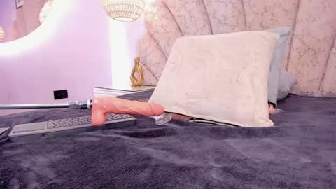 zoe_blosson online show from May 12, 2026, 3:03 am