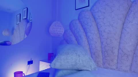 zoe_blosson online show from May 27, 2026, 2:30 am