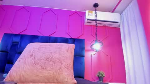 zoe_blosson online show from June 28, 2026, 6:36 pm