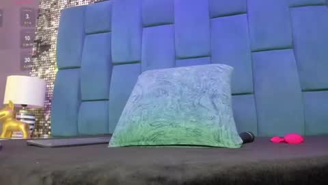 zoe_blosson online show from July 14, 2026, 6:57 pm