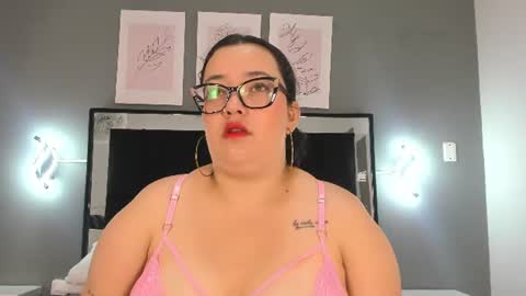Snapshot of zoe_curvyy chatting on July 15, 2026, 12:10 pm zoe_curvyy online show from July 15, 2026, 12:10 pm