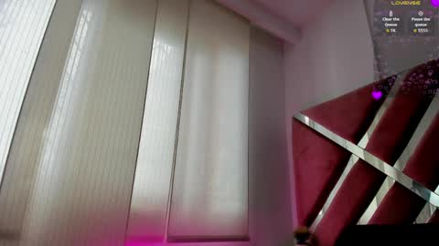 zoe_evaanss_ online show from April 2, 2026, 7:33 pm