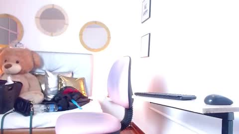 zoe_hecate online show from December 4, 2025, 3:49 am