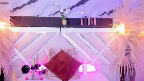 Zoey  online show from April 14, 2026, 9:54 pm