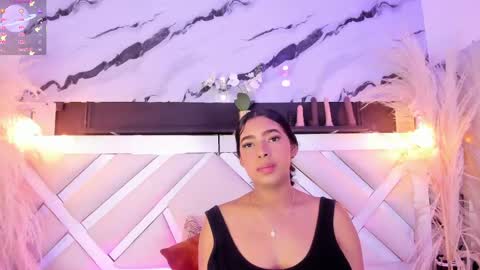 Snapshot of zoe_johnsonn1 chatting on May 15, 2026, 9:44 pm Zoey online show from May 15, 2026, 9:44 pm