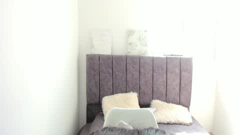 zoe_jones7 online show from December 21, 2024, 3:31 pm