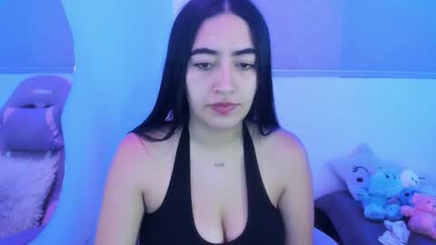 zoe_jones7 online show from March 16, 2026, 7:01 am