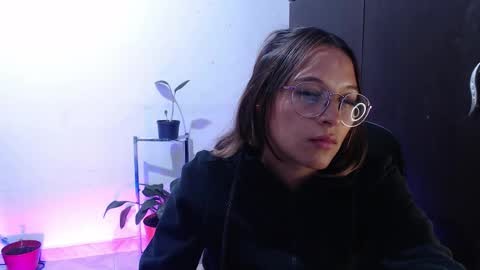 Snapshot of zoe_khall chatting on November 28, 2025, 2:58 am ZOE online show from November 28, 2025, 2:58 am