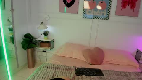 Zoe Lynch online show from June 1, 2026, 12:07 pm