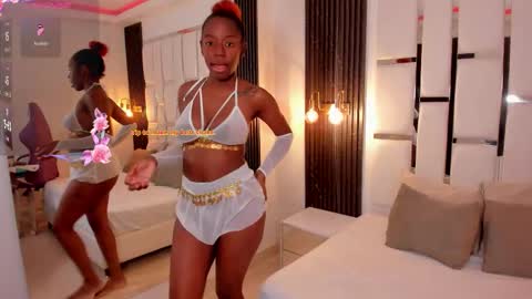 Snapshot of zoe_novakk chatting on November 7, 2025, 2:50 pm Zoe Novakk online show from November 7, 2025, 2:50 pm