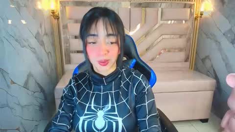 Zoe  online show from November 30, 2025, 3:21 am