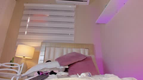 Hi guys i am Zoe  online show from February 7, 2025, 5:40 pm