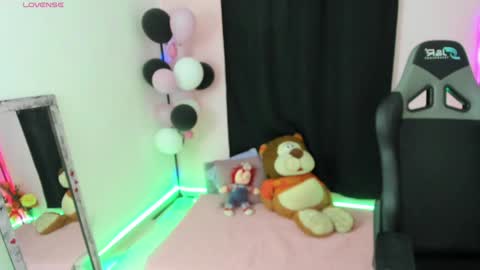 zoe_sullivan_ online show from December 9, 2024, 9:49 am