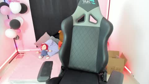 zoe_sullivan_ online show from December 15, 2024, 1:00 pm