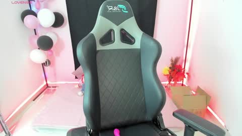 zoe_sullivan_ online show from December 16, 2024, 9:35 am