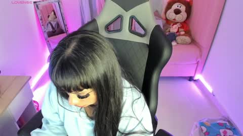 zoe_sullivan_ online show from February 3, 2025, 12:47 pm