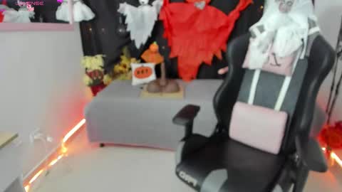 zoe_sullivan_ online show from October 6, 2025, 9:51 am