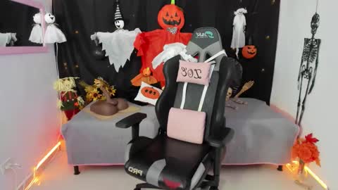 zoe_sullivan_ online show from October 26, 2025, 9:15 am