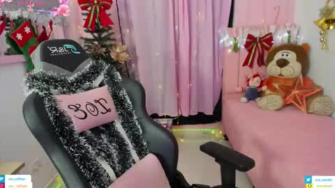 zoe_sullivan_ online show from November 23, 2025, 9:42 am