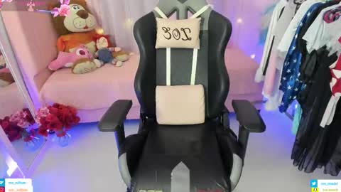 zoe_sullivan_ online show from February 19, 2026, 9:16 am