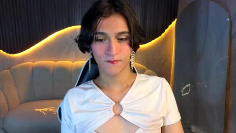 Zoe online show from December 18, 2025, 7:53 pm