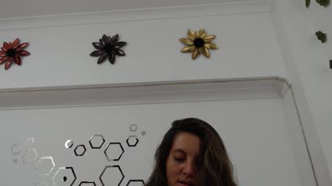 Carolina online show from October 26, 2025, 9:21 pm