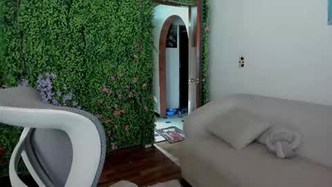 Zoe online show from November 9, 2025, 3:05 am