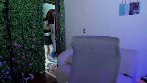 Zoe online show from November 17, 2025, 2:17 am