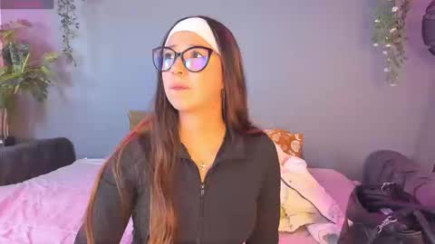 Zoe online show from September 17, 2025, 8:10 pm