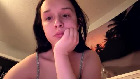 zoeapolo online show from April 10, 2026, 12:27 am