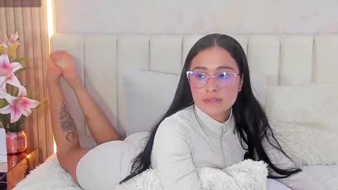 zoebarlowe online show from November 7, 2025, 7:14 pm