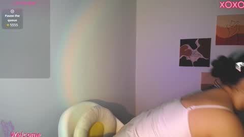 Zoe Bolton online show from October 31, 2025, 1:23 pm