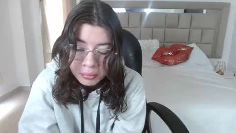 ZOE online show from November 17, 2025, 3:29 pm