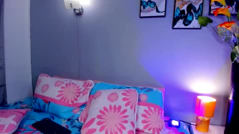 Zoee online show from November 7, 2025, 5:02 pm